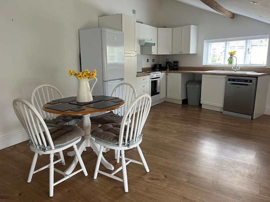2 Bedroom Cottage In Old Town Swindon Luaran gambar
